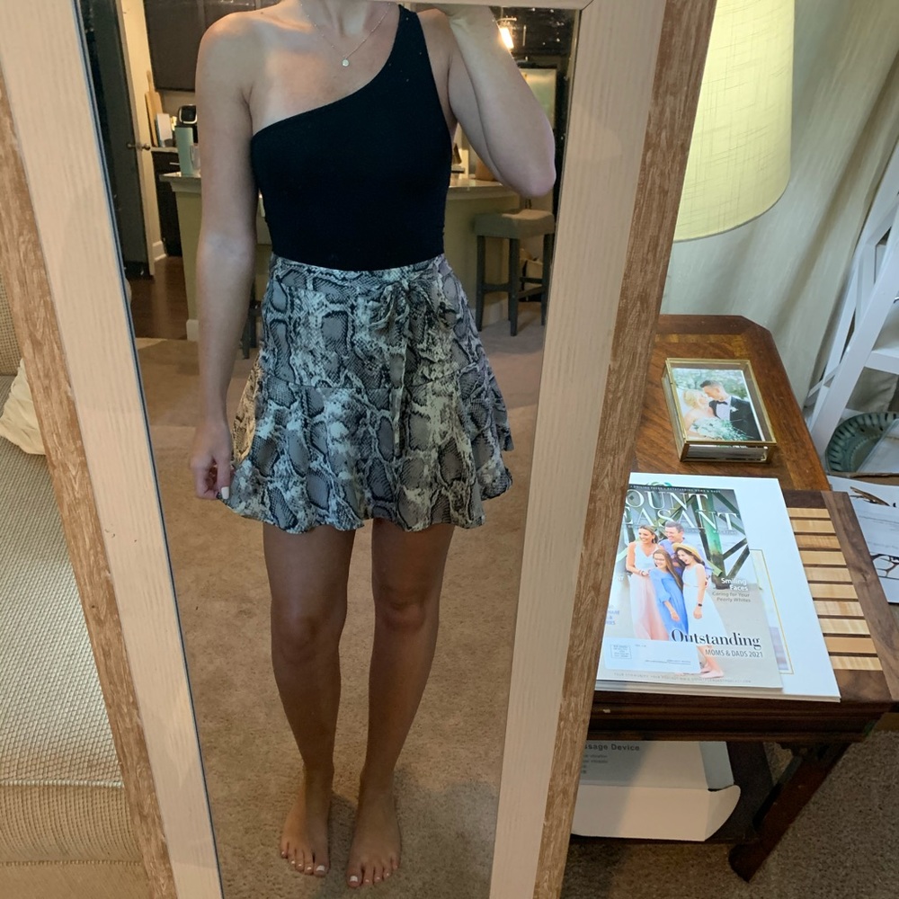 Vestique Snake Skort
